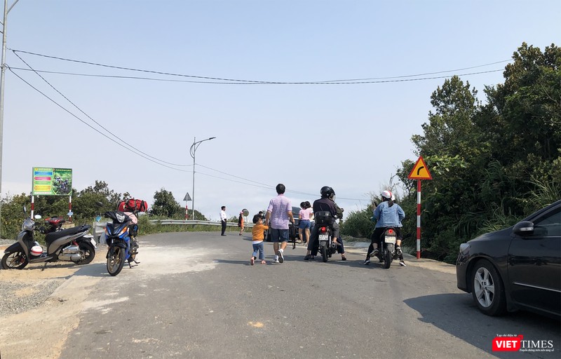 Mỗi lúc một đông hơn