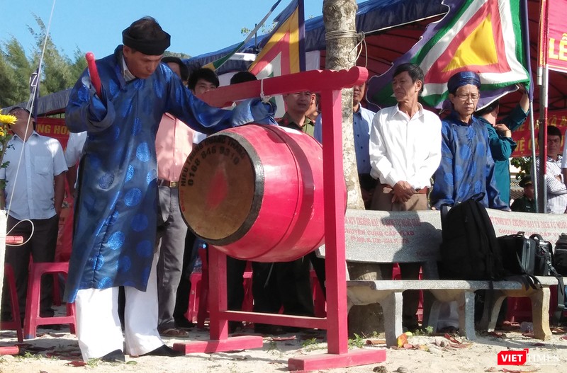 Các bậc cao niên trên đảo gióng trống lệnh xuất quân, mở biển Các bậc cao niên trên đảo gióng trống lệnh xuất quân, mở biển