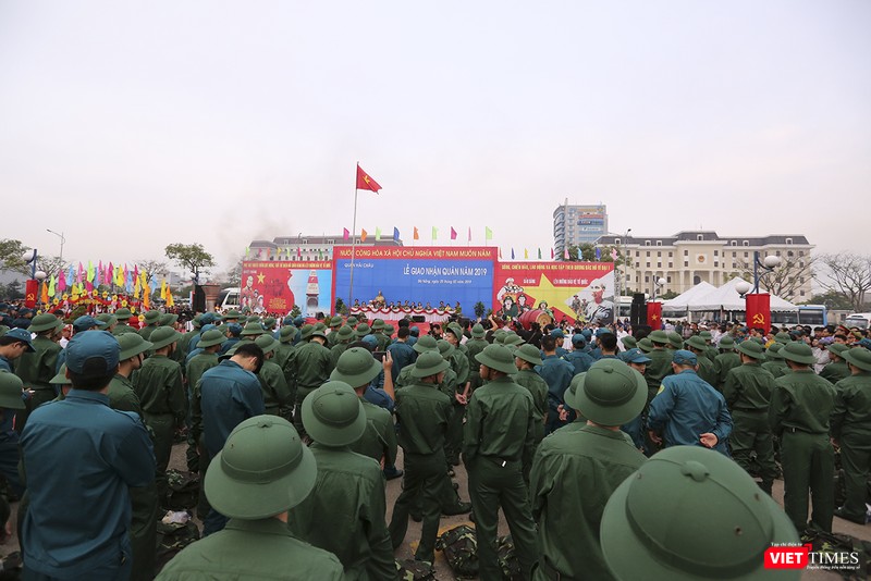 Toàn cảnh Lễ giao nhận quân năm 2019 tại quận Hải Châu.