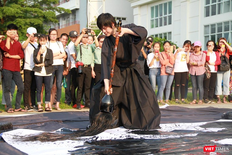 Trình diễn thư pháp