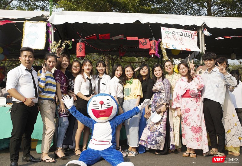 Một góc không gian ẩm thực Việt của các banj sinh viên trong khuôn khổ Lễ hội