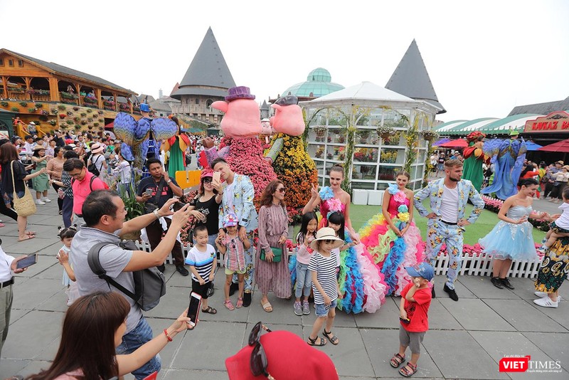 Sun World Ba Na Hills luôn diễn ra những hoạt động nghệ thuật đặc sắc thu hút du khách trong nước và quốc tế