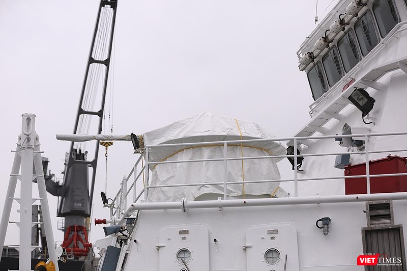 Pháo hạm phía mũi tàu