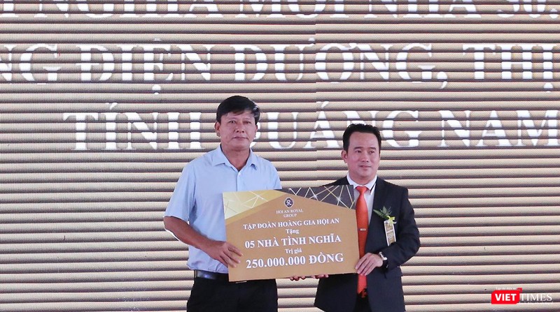 Trong khuôn khổ sự kiện, Tập đoàn Hoàng Gia Hội An trao tặng 05 căn nhà tình nghĩa cho phường Điện Dương, thị xã Điện Bàn, tỉnh Quảng Nam Trong khuôn khổ sự kiện, Tập đoàn Hoàng Gia Hội An trao tặng 05 căn nhà tình nghĩa cho phường Điện Dương, thị xã Điện Bàn, tỉnh Quảng Nam