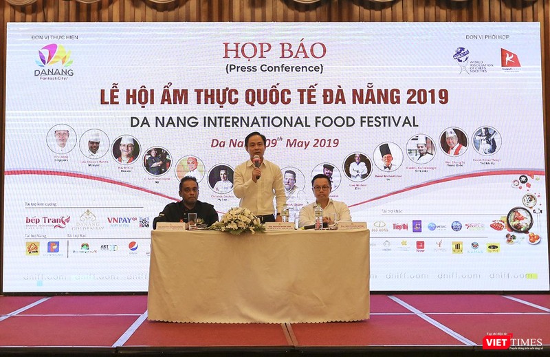 Sáng ngày 9/5, Sở Du lịch TP Đà Nẵng và đại diện Hiệp hội Đầu bếp Thế giới đã tổ chức Họp báo công bố chương trình Lễ hội Ẩm thực quốc tế Đà Nẵng năm 2019 (DNIFF 2019) mang chủ đề "Hương vị Quê hương" Sáng ngày 9/5, Sở Du lịch TP Đà Nẵng và đại diện Hiệp hội Đầu bếp Thế giới đã tổ chức Họp báo công bố chương trình Lễ hội Ẩm thực quốc tế Đà Nẵng năm 2019 (DNIFF 2019) mang chủ đề "Hương vị Quê hương"