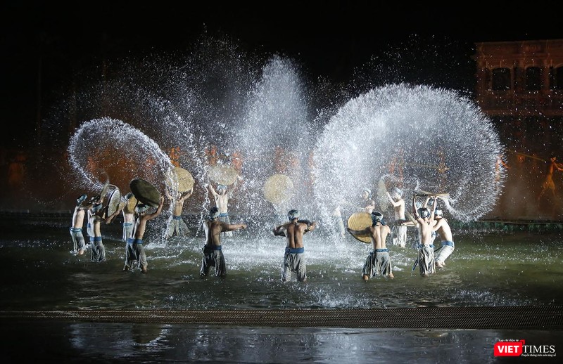 Và những hoạt động, lao động hăng say,...