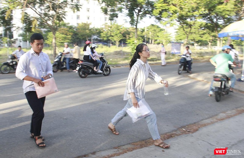 Những bước chân vội vã...