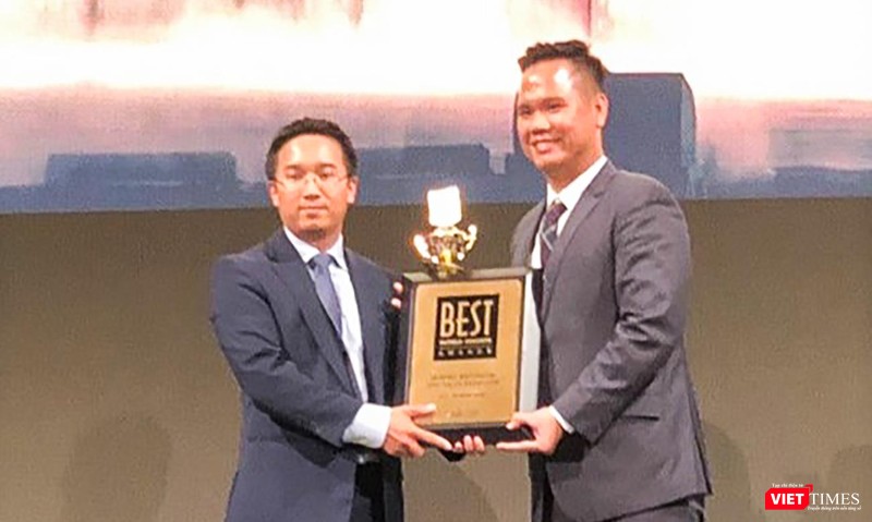 Trao giải thường Leading Historical Spectacle Show cho chương trình biểu diễn thực cảnh “Ký ức Hội An”.