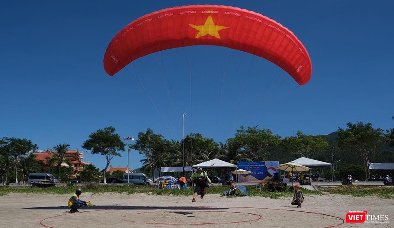 Tiếp đất đúng hồng tâm