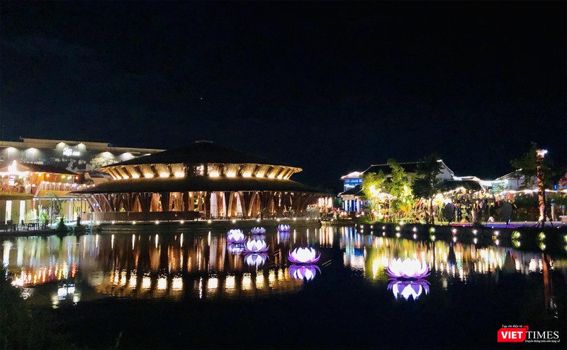 7 đài sen lung linh trong đêm hội Vu Lan 2019