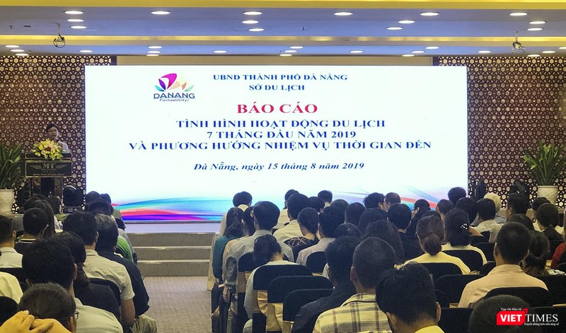 Chiều 15/8, Sở Du lịch Đà Nẵng đã tổ chức buổi “Gặp mặt các doanh nghiệp kinh doanh lữ hành, vận chuyển du lịch, khu đến du lịch và hướng dẫn viên” nhằm thông tin