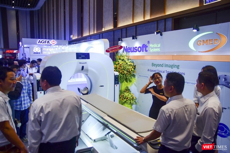 Các cơ sở y tế tại Việt Nam đã sử dụng nhiều thiết bị chẩn đoán và điều trị sử dụng công nghệ bức xạ hiện đại, tương đồng với trình độ tại nước tiên tiến