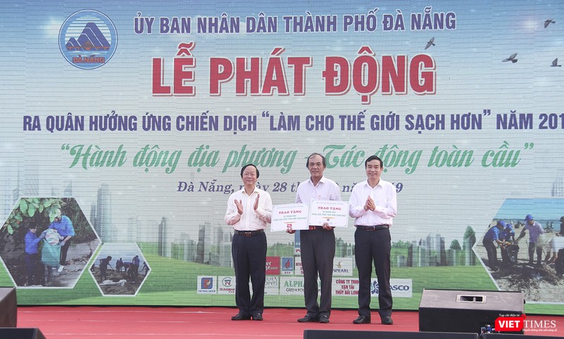 Đại diện Bộ TN&MT cùng lãnh đạo UBND TP Đà Nẵng tại Lễ phát động chiến dịch
