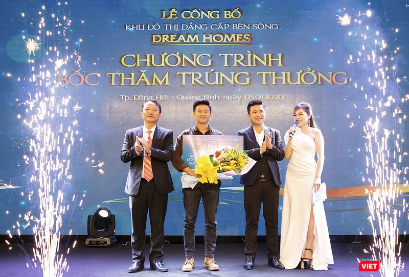 Khách hàng may mắn trúng thưởng tại Lễ công bố Khu đô thị Dream Homes Quảng Bình Khách hàng may mắn trúng thưởng tại Lễ công bố Khu đô thị Dream Homes Quảng Bình
