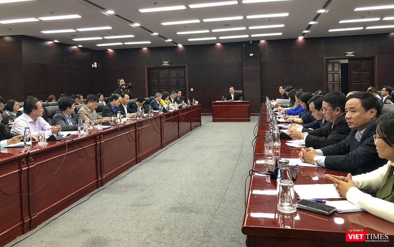 Chiều 31/1, Chủ tịch UBND TP Đà Nẵng Huỳnh Đức Thơ chủ trì cuộc họp khẩn với các sở ban ngành liên quan về công tác phòng chống dịch viêm phổi cấp do chủng mới virus Corona