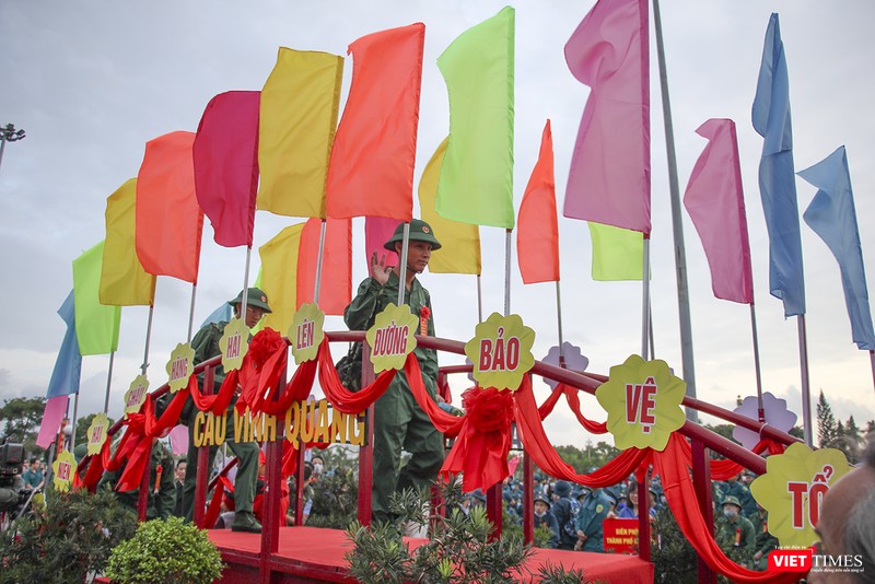 Qua cầu vinh quang