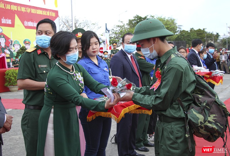 Giây phút lên đường làm nghĩa vụ với đất nước