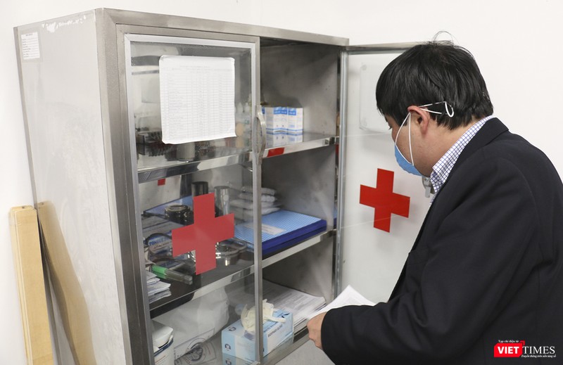 Cơ số thuốc, dụng cụ y tế được chuẩn bị đầy đủ