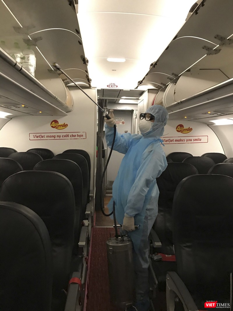 Và cả trên máy bay