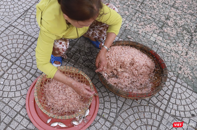 Ngoài thương lái, người dân cũng mua lẻ với giá 40-50 nghìn đồng/kg để chế biến những món ăn trong ngày