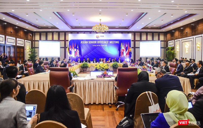 Quang cảnh Hội nghị Quan chức Cao cấp ASEAN (ASEAN SOM) vừa được khai mạc sáng 4/3 tại Cung hội nghị Quốc tế Furama Resort Đà Nẵng Quang cảnh Hội nghị Quan chức Cao cấp ASEAN (ASEAN SOM) vừa được khai mạc sáng 4/3 tại Cung hội nghị Quốc tế Furama Resort Đà Nẵng