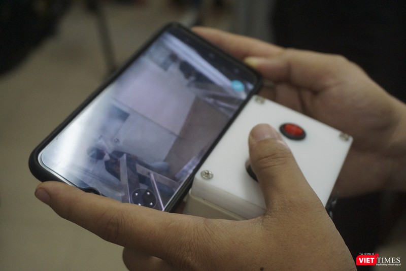 Thiết bị được điều khiển qua điện thoại di động