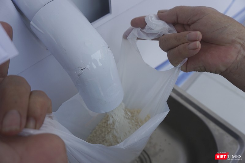 Những hạt gạo tình thương