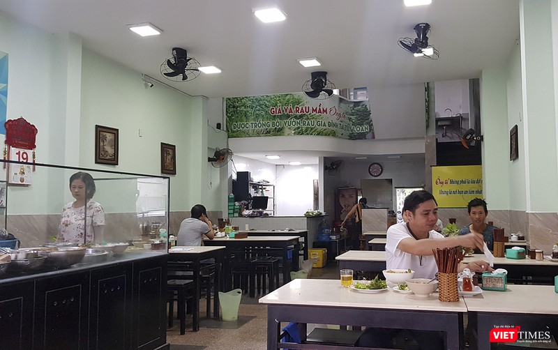 Đảm bảo quy định về cự ly, giãn cách phục vụ