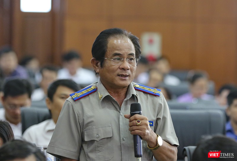 Ông Trần Phước Thu - Cục trưởng Cục Thi hành án dân sự TP Đà Nẵng - trả lời ý kiến của các đại biểu.