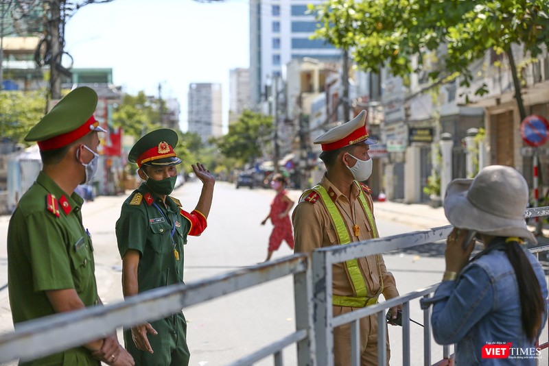 700 khách du lịch từ Đà Nẵng về phía Nam phải cách ly tập trung ảnh 2 Đà Nẵng: Một chiến sĩ công an mắc COVID-19 khi canh gác tại Bệnh viện Đà Nẵng