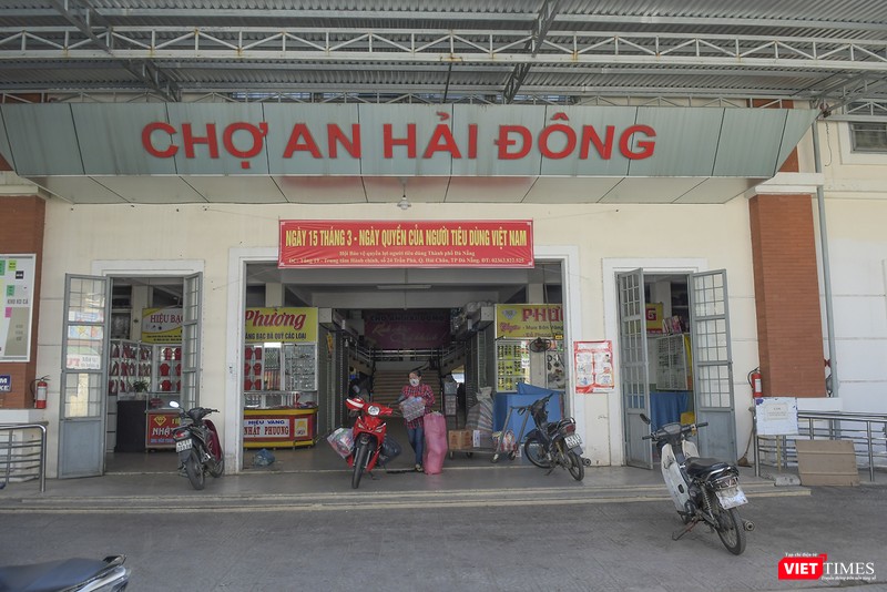 Cổng chính chợ An Hải Đông sáng 29/7