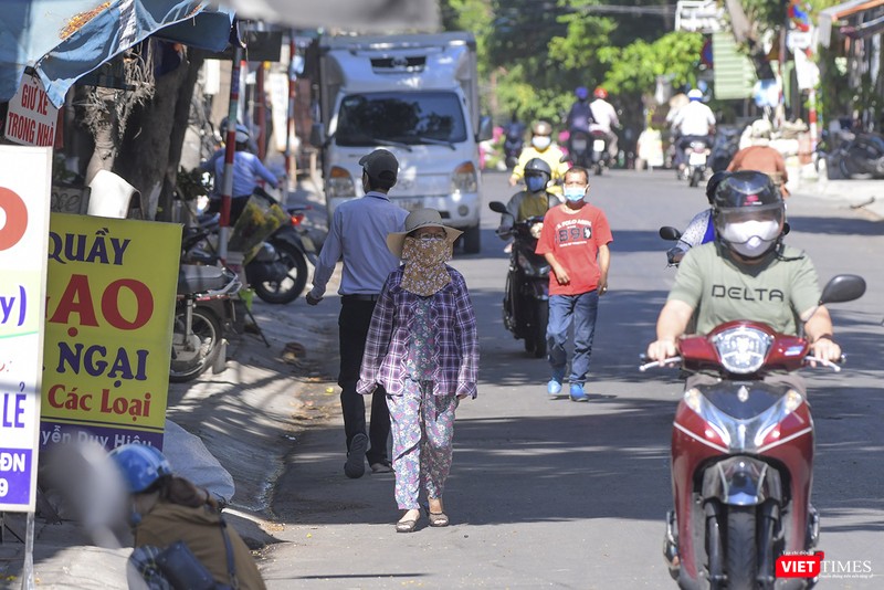 Phía đường Nguyễn Huy Hiệu, sinh hoạt của người dân vẫn diễn ra bình thường
