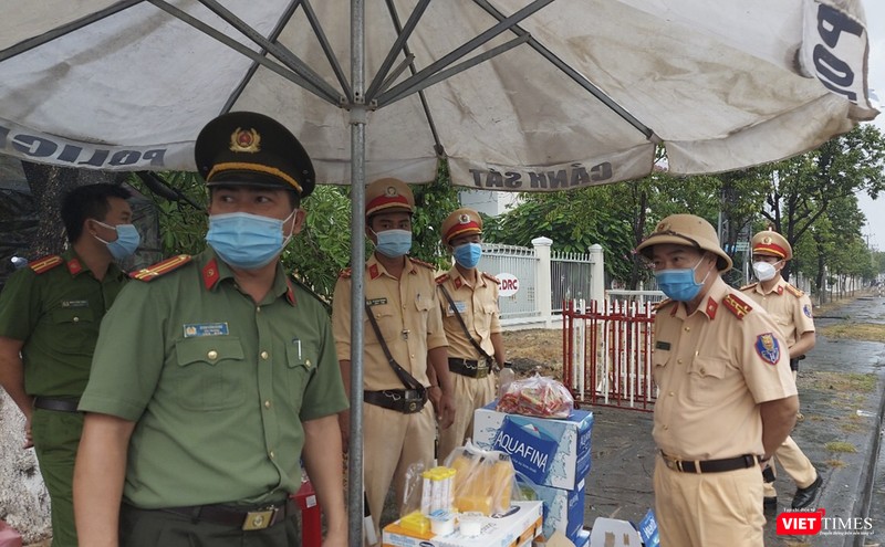 Chốt kiểm soát nhận nhiệm vụ yêu cầu phường tiện quay đầu xe, không ra vào TP Đà Nẵng