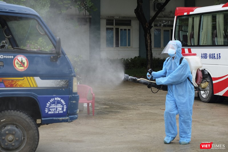 Phun thuốc khử trùng