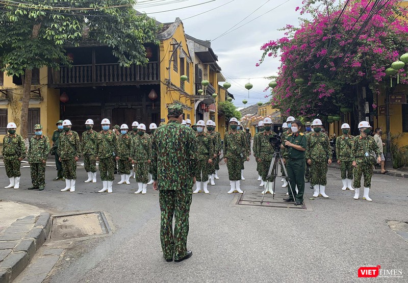 Lực lượng quân đội thuộc Tiểu đoàn Phòng hóa 78 - Bộ Tham mưu Quân khu 5 chuẩn bị làm nhiệm vụ