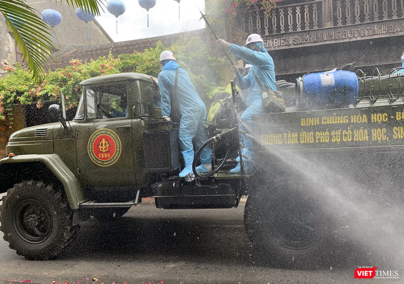 Tất cả các con phố đều được phun khử khuẩn