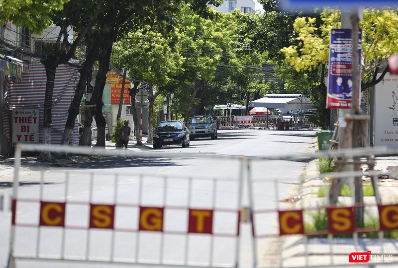 Khu dân cư trên tuyến đường dẫn vào Bệnh viện Chỉnh hình và phục hồi chức năng vẫn bị phong tỏa Khu dân cư trên tuyến đường dẫn vào Bệnh viện Chỉnh hình và phục hồi chức năng vẫn bị phong tỏa