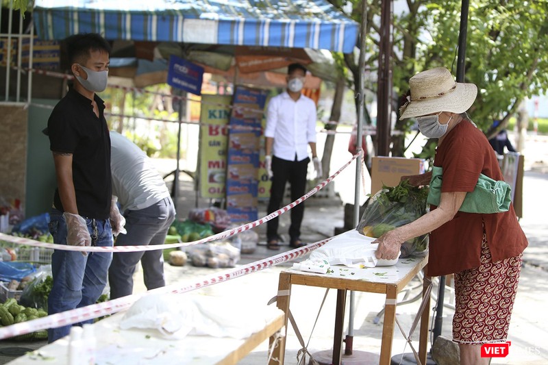 Người dân ý thức khi đến với điểm hỗ trợ