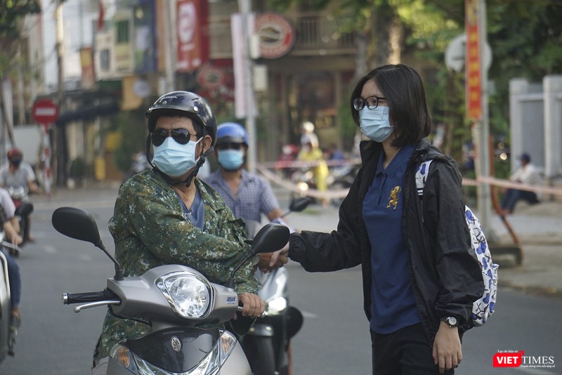 Thí sinh tiếp tục đến điểm thi