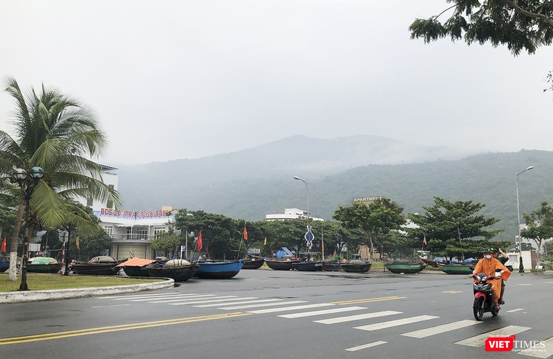 Bãi thuyền trên đường Hoàng Sa