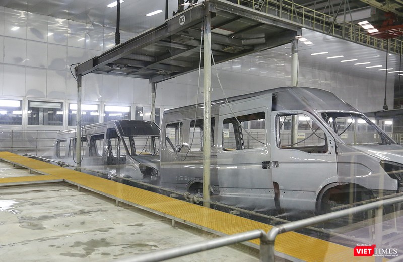 Dây chuyền sơn mạ ID đối với d xe thương mại Mini Bus Iveco Daily đạt tiêu chuẩn châu Âu tại nhà máy Thaco ở Quảng Nam Dây chuyền sơn mạ ID đối với d xe thương mại Mini Bus Iveco Daily đạt tiêu chuẩn châu Âu tại nhà máy Thaco ở Quảng Nam