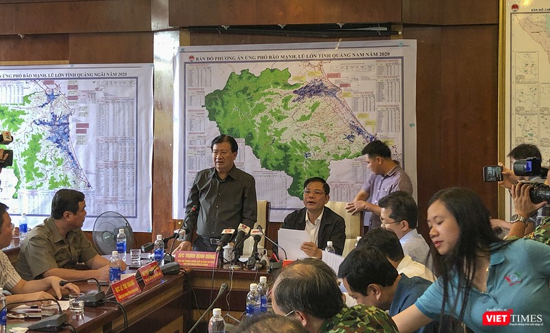 Phó Thủ tướng Chính phủ Trịnh Đình Dũng chỉ đạo các địa phương ứng phó với bão số 10