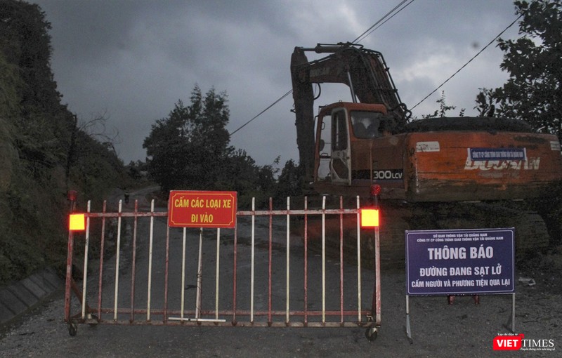 Giao thông trên tuyến QL40B bị sạt lở nghiêm trọng, lực lượng chức năng phải phong toả nhiều tuyến đường