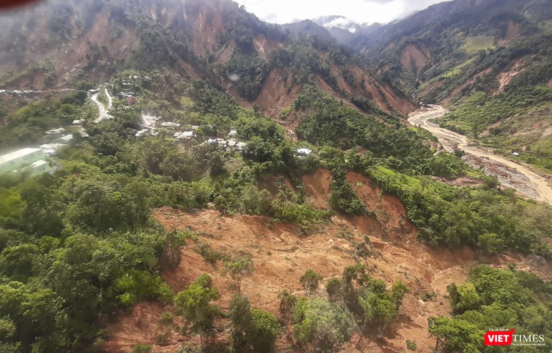 Thêm điểm sạt nhìn từ trên không