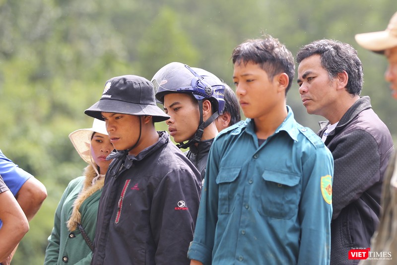 Dõi theo từng nhát cuốc