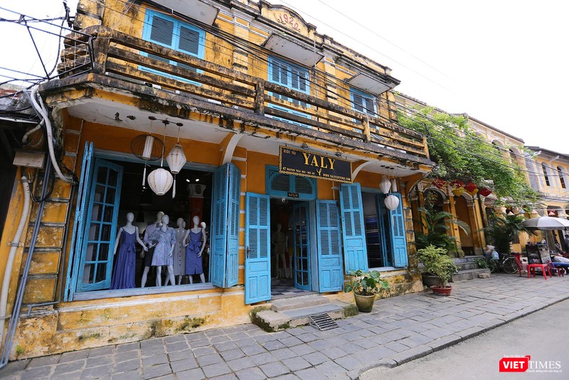 Tiệm may nổi tiếng nhộn nhịp giờ đây vắng khách mua