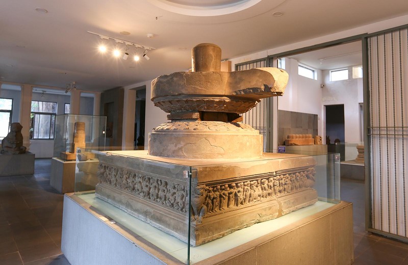 Bảo vật Quốc gia-Đài thờ Trà Kiệu đang được trưng bày tại Bảo tàng Điêu khắc Chăm Đà Nẵng