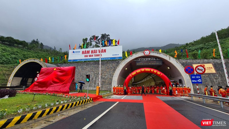 Hầm đường bộ Hải Vân nối Đà Nẵng và Thừa Thiên - Huế trên QL1A trong buổi khánh thành hầm số 2