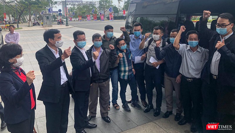 Lãnh đạo TP Đà Nẵng tiễn đoàn bác sĩ lên đường chi viện cho tỉnh Gia Lai chống dịch COVID-19