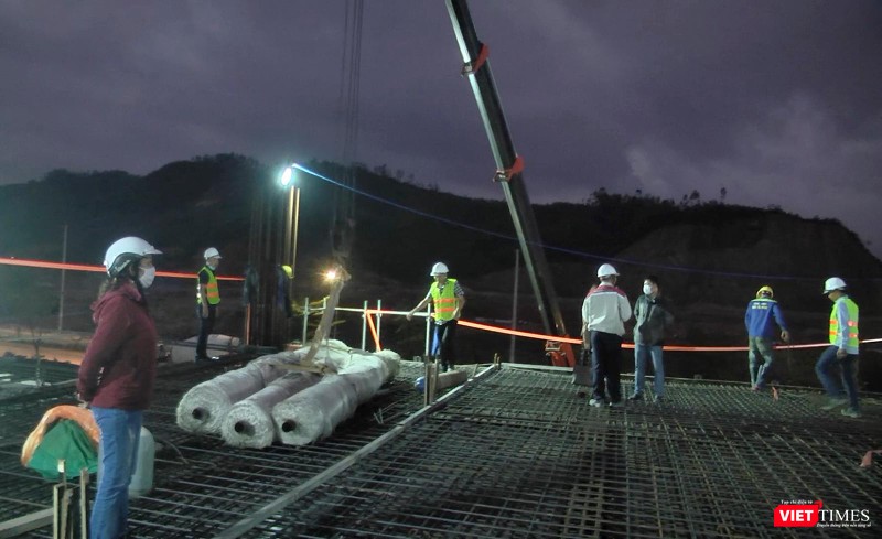 Công nhân thi công xuyên Tết với mong muốn đẩy nhanh tiến độ, sớm đưa Danang IT Park thành thung lũng CNTT trọng điểm của cả nước.
